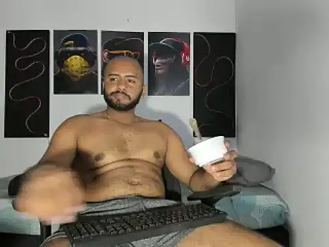 Snapshot of Hardboy_latin chatting on February 20, 2025, 1:14 am Hardboy latin online show from February 20, 2025, 1:14 am