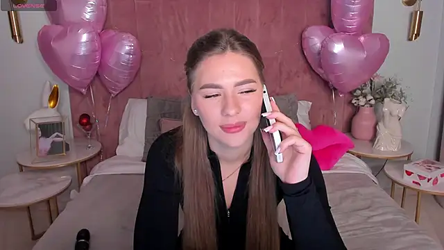 MilaVoxx online show from February 15, 2026, 5:48 am