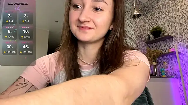 Eva Eva  online show from October 24, 2025, 9:44 pm