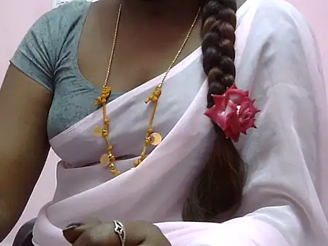 Hot akshara online show from February 3, 2026, 5:40 pm