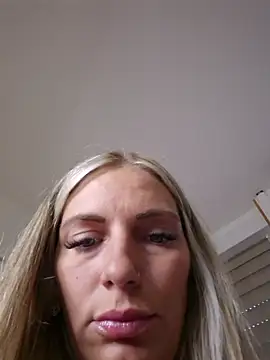 Snapshot of Lydie_off chatting on July 2, 2026, 7:25 am Lydie off online show from July 2, 2026, 7:25 am