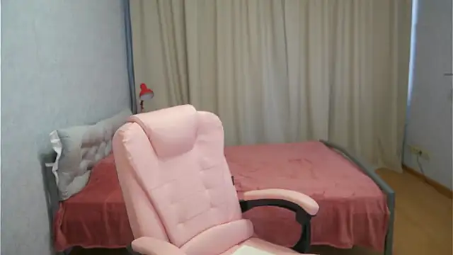 Sophiloren online show from September 14, 2025, 1:10 pm