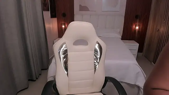 Leah Sweetie online show from November 17, 2025, 10:21 am