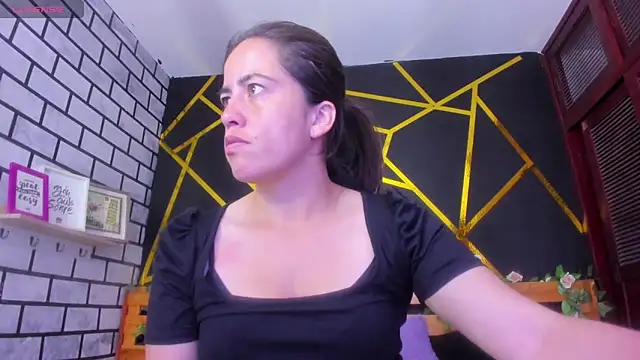 Snapshot of kathina_giraldo chatting on December 18, 2024, 12:51 pm kathina giraldo online show from December 18, 2024, 12:51 pm