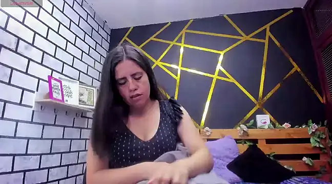 Snapshot of kathina_giraldo chatting on January 10, 2025, 12:36 pm kathina giraldo online show from January 10, 2025, 12:36 pm