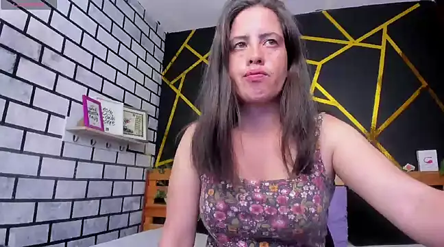 Snapshot of kathina_giraldo chatting on January 15, 2025, 6:40 pm kathina giraldo online show from January 15, 2025, 6:40 pm