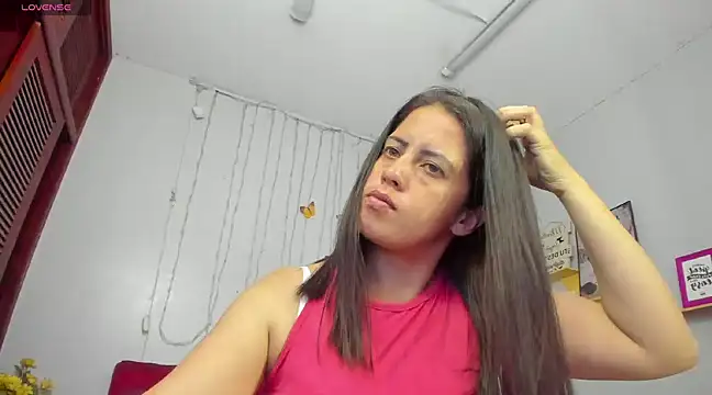 Snapshot of kathina_giraldo chatting on March 12, 2025, 12:36 pm kathina giraldo online show from March 12, 2025, 12:36 pm