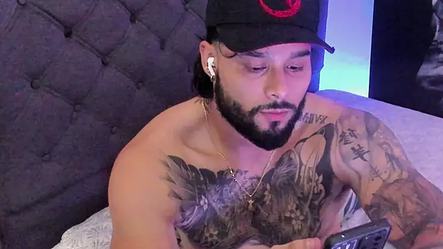 jeremygerard  online show from October 4, 2025, 7:06 am