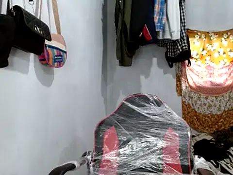 miriam775 online show from February 26, 2025, 1:41 pm