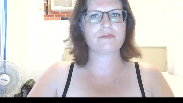 CrimsonMistress online show from March 7, 2026, 10:40 pm