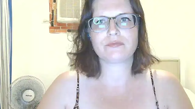 CrimsonMistress online show from April 1, 2026, 9:12 pm