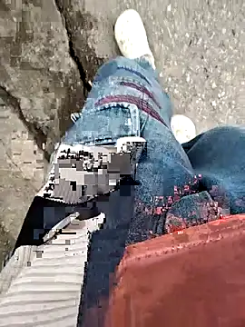 JasminePham online show from November 11, 2025, 7:52 am