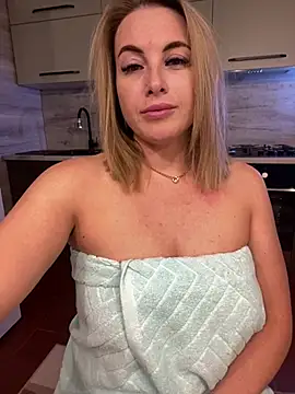Cute Hot Alice online show from May 14, 2026, 9:21 pm