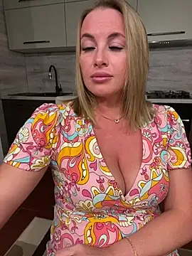 Cute Hot Alice online show from May 20, 2026, 9:21 pm