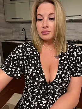 Cute Hot Alice online show from May 24, 2026, 8:14 pm