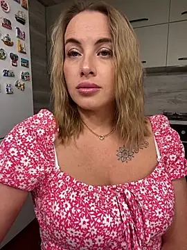 Cute Hot Alice online show from June 12, 2026, 9:25 pm
