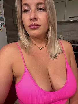 Cute Hot Alice online show from July 4, 2026, 9:21 pm