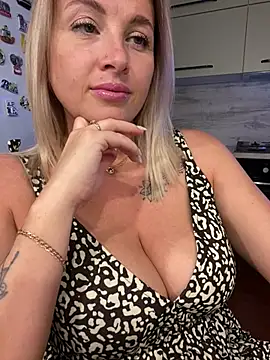 Cute Hot Alice online show from July 26, 2026, 7:32 pm