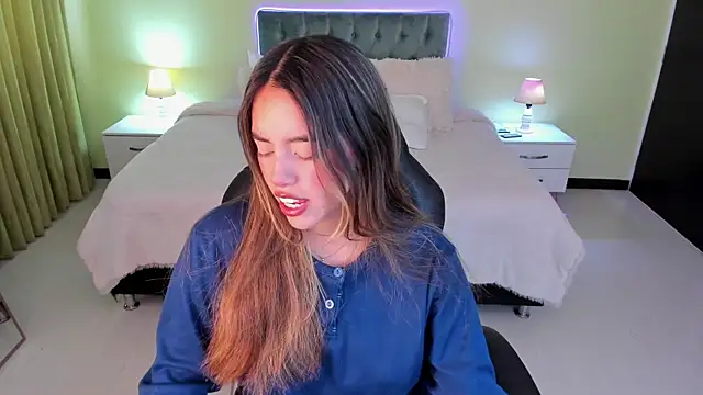  Charlotte evans 1 online show from April 5, 2026, 12:13 pm