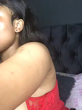 Anaelle24 online show from February 6, 2025, 2:37 pm