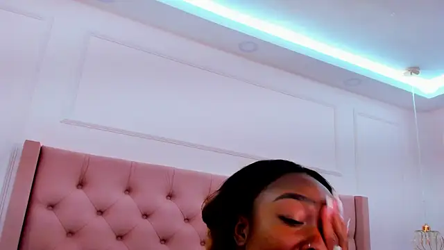 mia schwarz online show from September 17, 2025, 9:27 pm