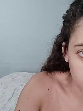 Sweet-diamondxxx online show from December 15, 2024, 7:21 pm