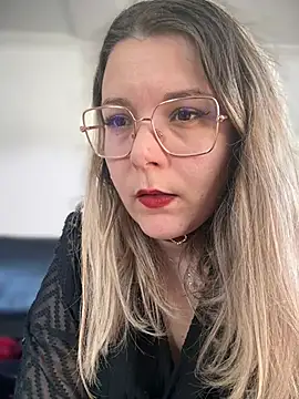 EmyLana online show from February 6, 2025, 2:04 pm