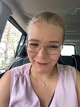 EmyLana online show from September 10, 2025, 8:25 am