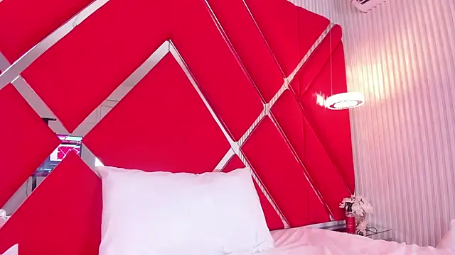 SusanCouper online show from March 19, 2025, 1:32 am