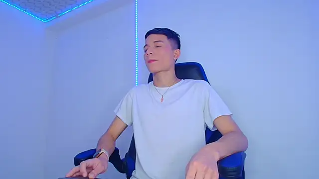 bryamer 19 online show from February 11, 2025, 8:10 pm