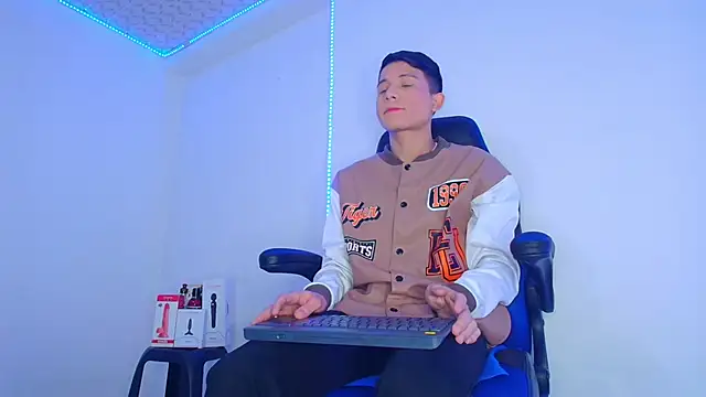 bryamer 19 online show from March 13, 2025, 2:38 am