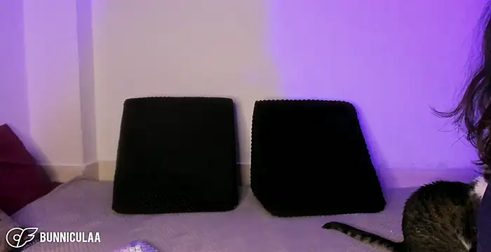 larissa01  online show from April 7, 2026, 12:00 am