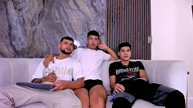 hot day online show from March 20, 2025, 1:46 am