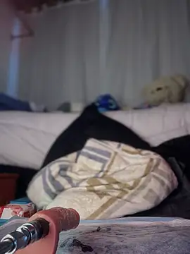 Snapshot of -Loren- chatting on March 21, 2025, 12:17 pm -Loren- online show from March 21, 2025, 12:17 pm