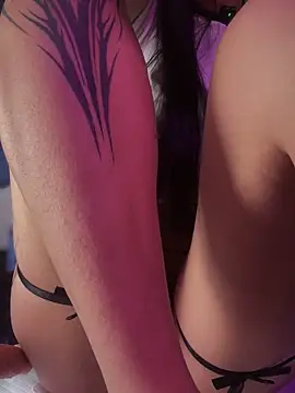 Snapshot of -Loren- chatting on October 7, 2025, 11:18 am -Loren- online show from October 7, 2025, 11:18 am