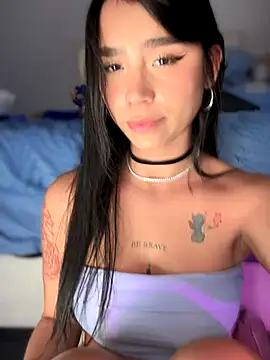 Snapshot of -Loren- chatting on October 17, 2025, 11:02 am -Loren- online show from October 17, 2025, 11:02 am