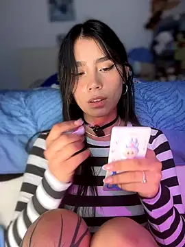 Snapshot of -Loren- chatting on October 22, 2025, 11:10 am -Loren- online show from October 22, 2025, 11:10 am