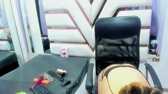 AndrySaenz18 online show from January 23, 2025, 3:16 am