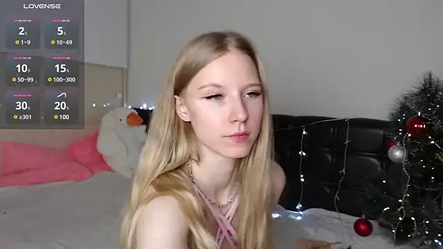 Snapshot of Cutieblondegirl chatting on January 5, 2025, 8:10 pm Cutieblondegirl online show from January 5, 2025, 8:10 pm