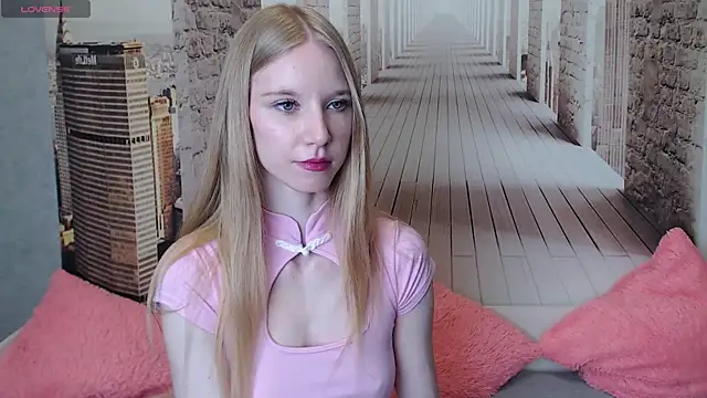 Cutieblondegirl online show from July 28, 2026, 7:48 am