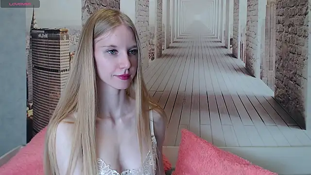 Cutieblondegirl online show from July 28, 2026, 7:50 pm