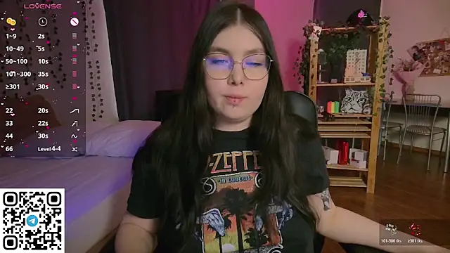 Snapshot of Arizonaa_Muse chatting on February 15, 2026, 3:58 am Arizonaa Muse online show from February 15, 2026, 3:58 am