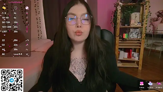 Snapshot of Arizonaa_Muse chatting on February 19, 2026, 7:37 am Arizonaa Muse online show from February 19, 2026, 7:37 am