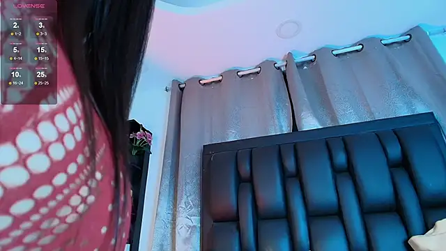 SaraRoy  online show from May 13, 2026, 10:27 pm