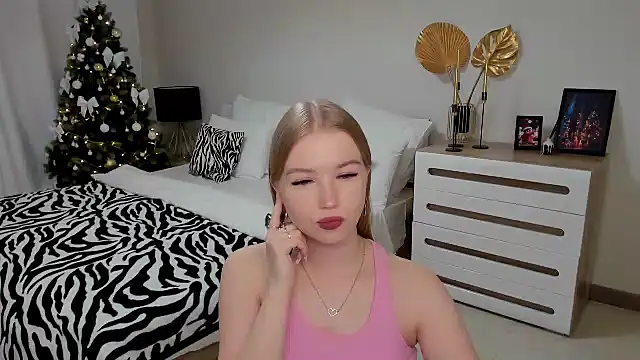 shy  lady online show from December 27, 2024, 2:33 pm