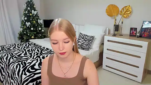 shy  lady online show from December 30, 2024, 6:16 pm