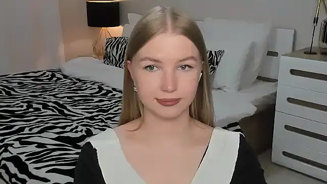 shy  lady online show from April 28, 2026, 11:32 pm