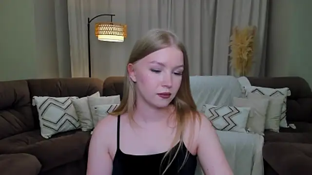 shy  lady online show from May 28, 2026, 6:05 pm