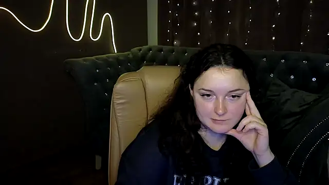 GloriNichols online show from December 17, 2024, 12:33 pm