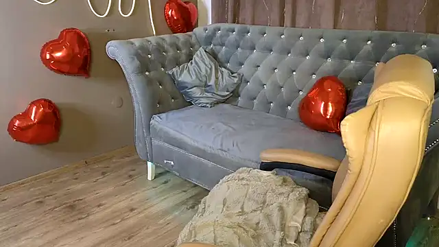 GloriNichols online show from February 3, 2025, 6:34 am